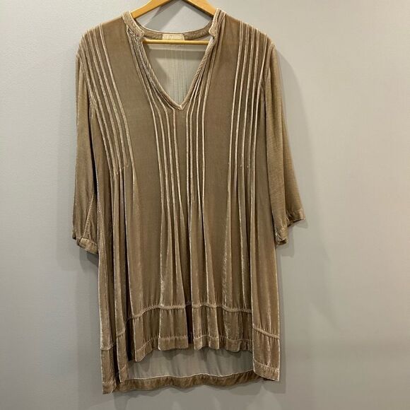 CP Shades Regina Velvet Tunic Top in Cream - Picture 2 of 8